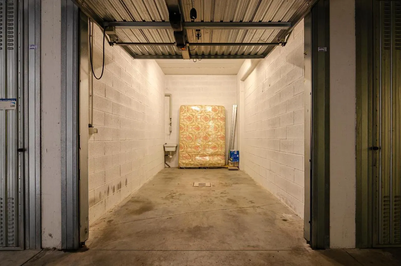Large Studio Flat With Private Car Park Διαμέρισμα Μπολόνια