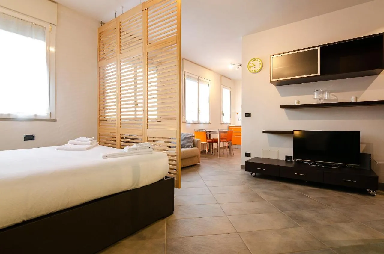 Large Studio Flat With Private Car Park Apartment Bologna
