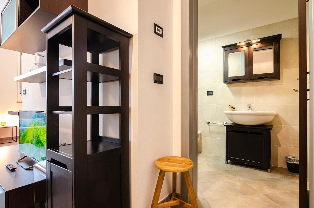Large Studio Flat With Private Car Park Apartment Bologna